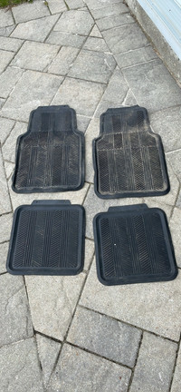 Universal car mats 