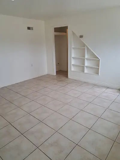 Walk to UVic /Camosun, 2 bdrm+den