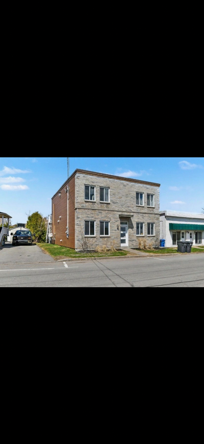 À louer – Magnifique 5½ à L’Épiphanie – 1 575$:mois Disponible 01-07-2026 Beau 5½ lumineux dans un i...