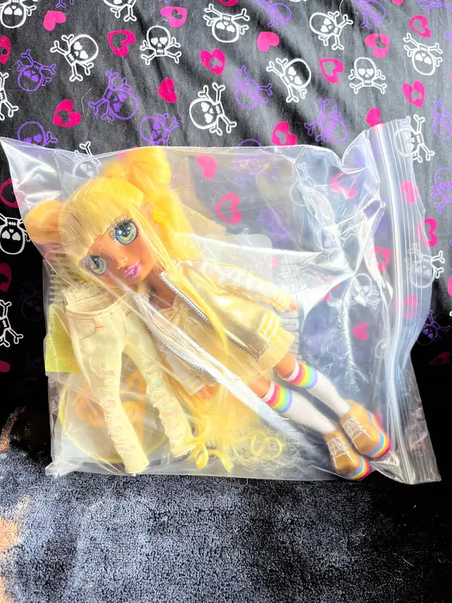 Rainbow, high doll ( Yellow) in Toys & Games in Oshawa / Durham Region - Image 6