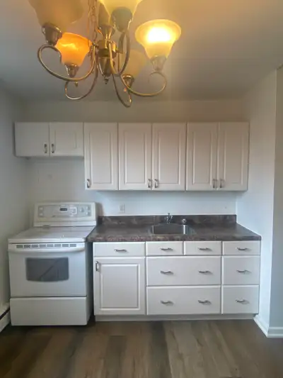 Nice one bedroom apartment central mountain in a small three-story building, fennel and upper gage a...