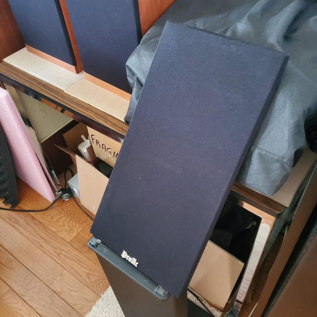 ProAc Response 2 Bookshelf Speakers // weight 31 lbs each in Stereo Systems & Home Theatre in Ottawa