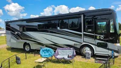 Motorisé classe A Tiffin Allegro Red 37BA 2021, 38 pi 6 po. Complètement électrique. 15 500 miles. M...