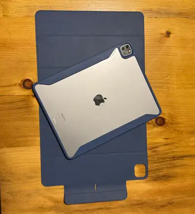 iPad Pro 12,9 pouce 6e génération 128g d’espace comme neuf , View more