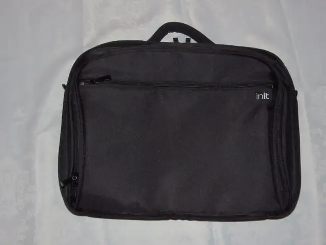 LAPTOP COMPUTER CASE-INIT in Bags & Luggage in Ottawa - Image 2