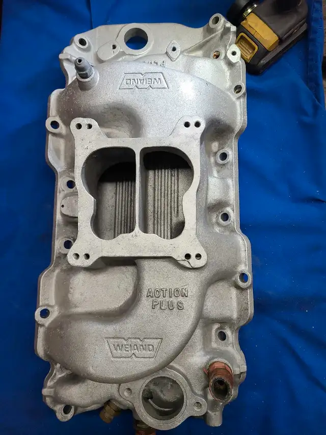 Weiland intake manifold  for 396/454 oval port in Engine & Engine Parts in Oakville / Halton Region - Image 2