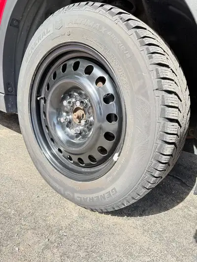 Étaient sur un Mazda CX5 2018 Le bolt patern est sur une des photos.(5x114.3) et le le centre 67.1 J...