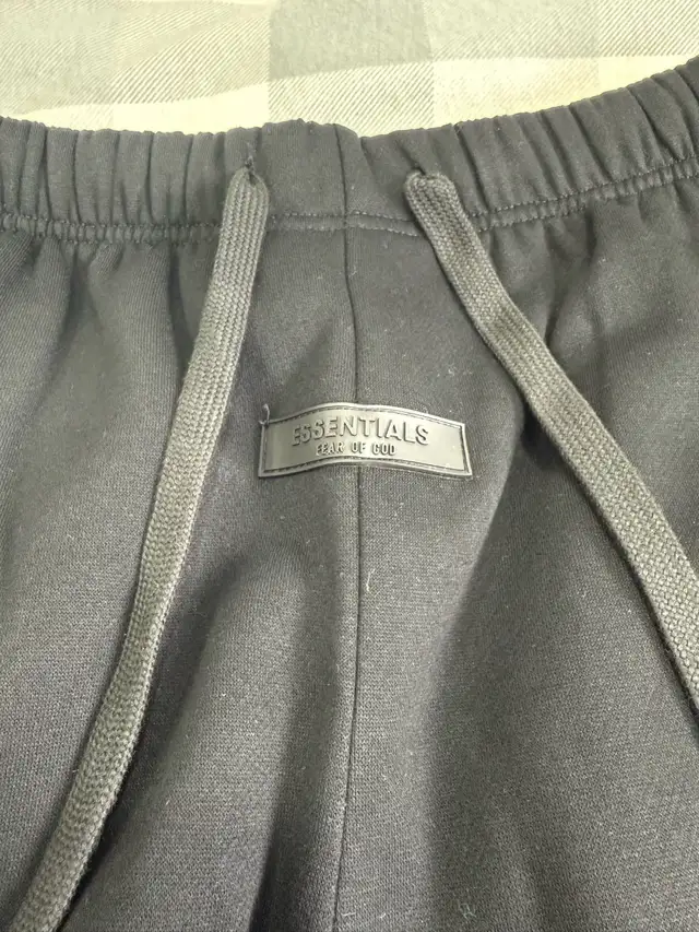 Essentials Pants in Men's in Oakville / Halton Region - Image 4