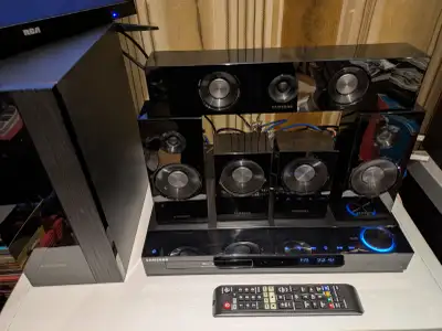 SAMSUNG HT-C5500 3D Blu-Ray 5.1 Home Theater with remote for Sale. Excellent shape, amazing image an...