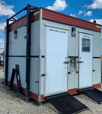 2014 12x18ft skidded washroom Clean water tank pressure system Great shape