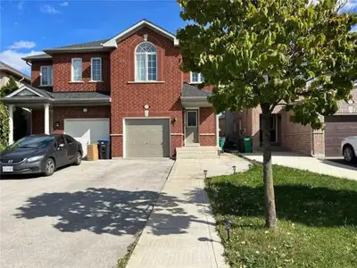 Semi-detached house for rent in Meadowale, Mississauga