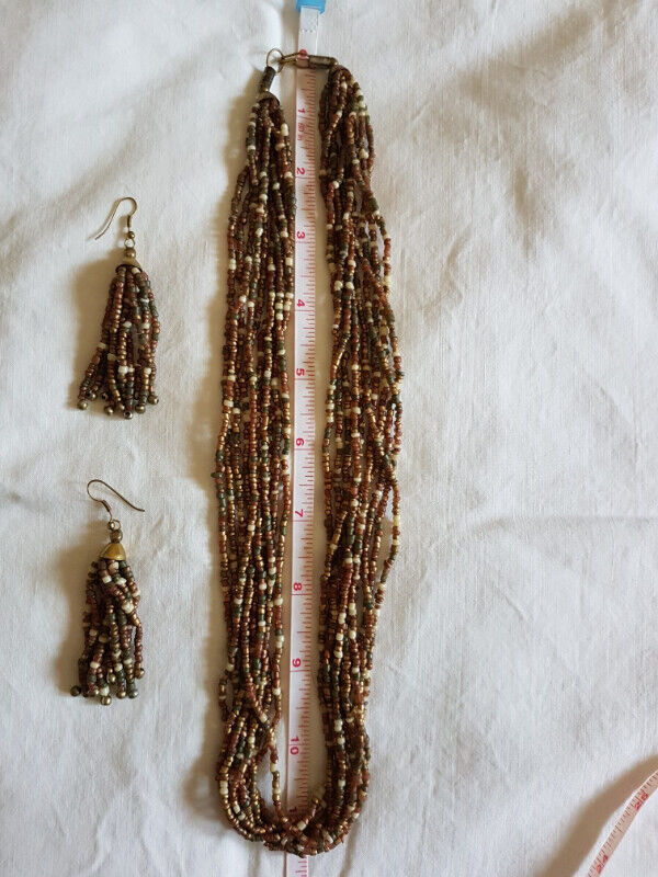 Vintage bead necklace and earrings set in Jewellery & Watches in Winnipeg - Image 2
