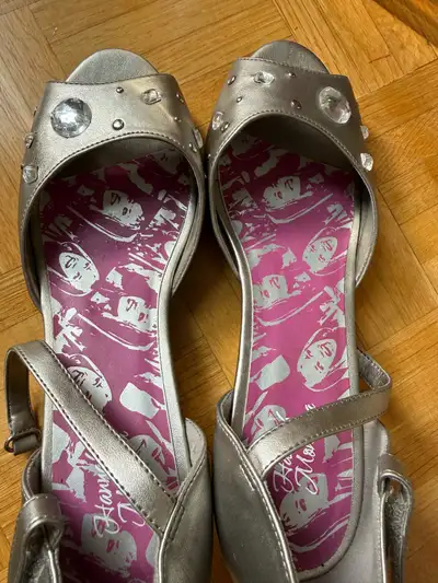 womens shoes , View more