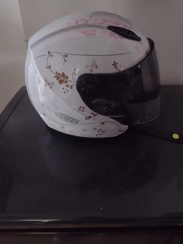 Axxis Motorcycle Helmet in Motorcycle Parts & Accessories in Ottawa - Image 3