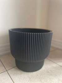 Plant vase black