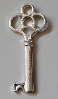 Silver Tone Skeleton Key Pendant 