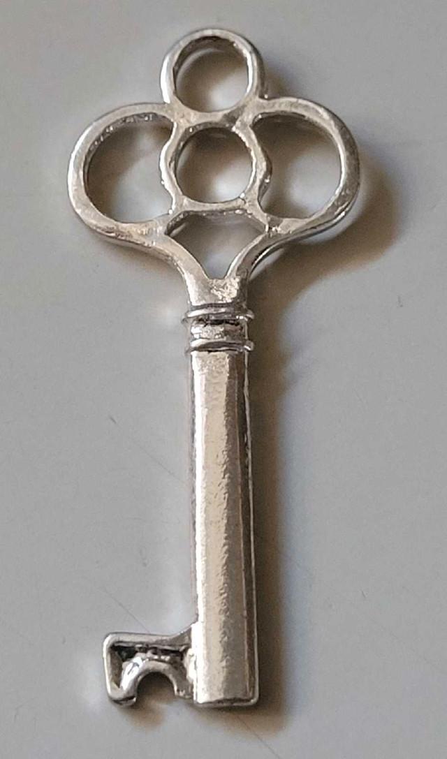 Silver Tone Skeleton Key Pendant  in Jewellery & Watches in Oshawa / Durham Region