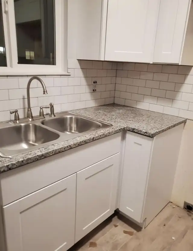 granite slabs . granite kitchen countertops and vanity top in Cabinets & Countertops in Oakville / Halton Region - Image 5