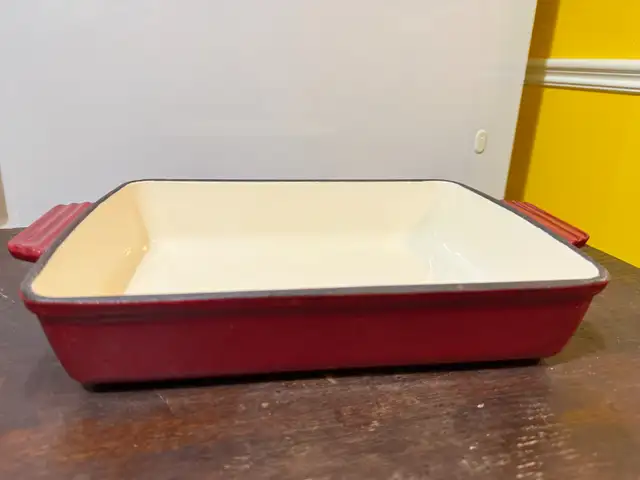 EUC Wolfgang Puck Red Enameled Cast Iron Lasagna Casserole Pan in Kitchen & Dining Wares in Oshawa / Durham Region - Image 2