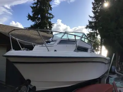 For Sale – This tough, well-built 1996 Grady White Explorer is a proven fishing and family cruiser t...