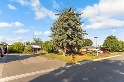 HOUSE FOR RENT IN BRAMPTON!!