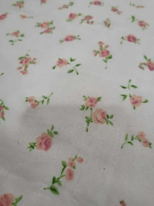 Queen size bedsheet and fitted sheet with 2 pillow cases in Bedding in Peterborough - Image 6