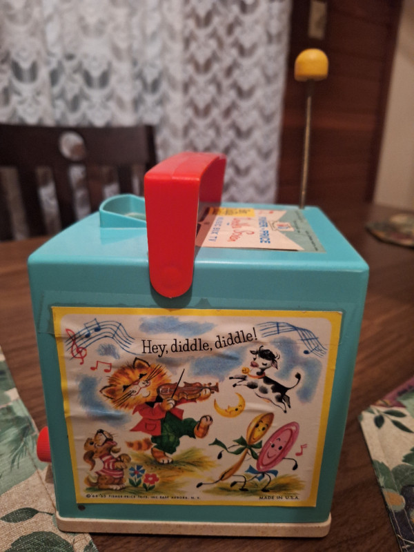 Vintage Fisher Price  Double Screen Music Box TV 1964 in Toys & Games in Edmonton - Image 2
