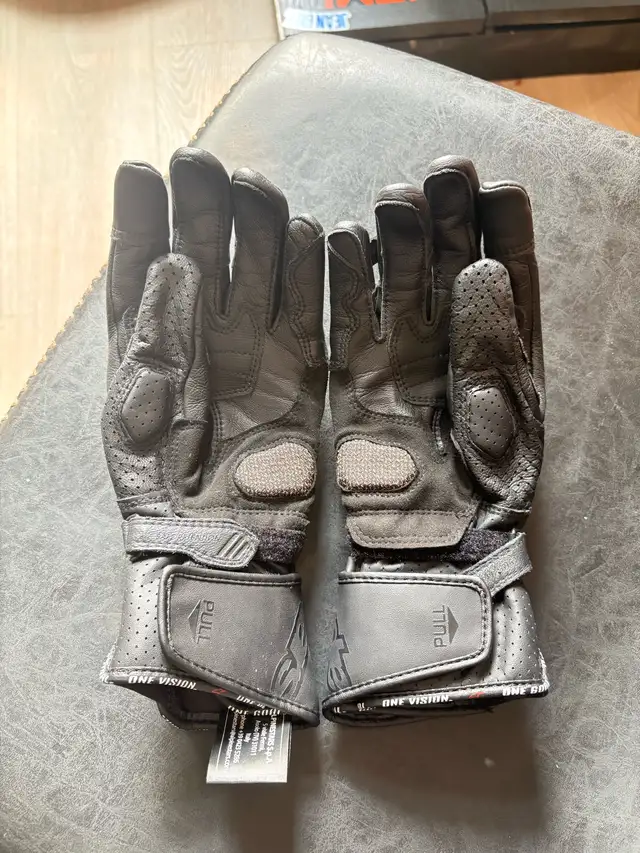 Stella SP-8 V3 Women's Gloves in Clothing, Shoes & Accessories in Calgary - Image 3