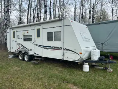 2005 Surveyor by Forest River SVT262 *Winteried* GVWR 5,818 lbs 26’ overall 24’ interior - Sleeps 6...