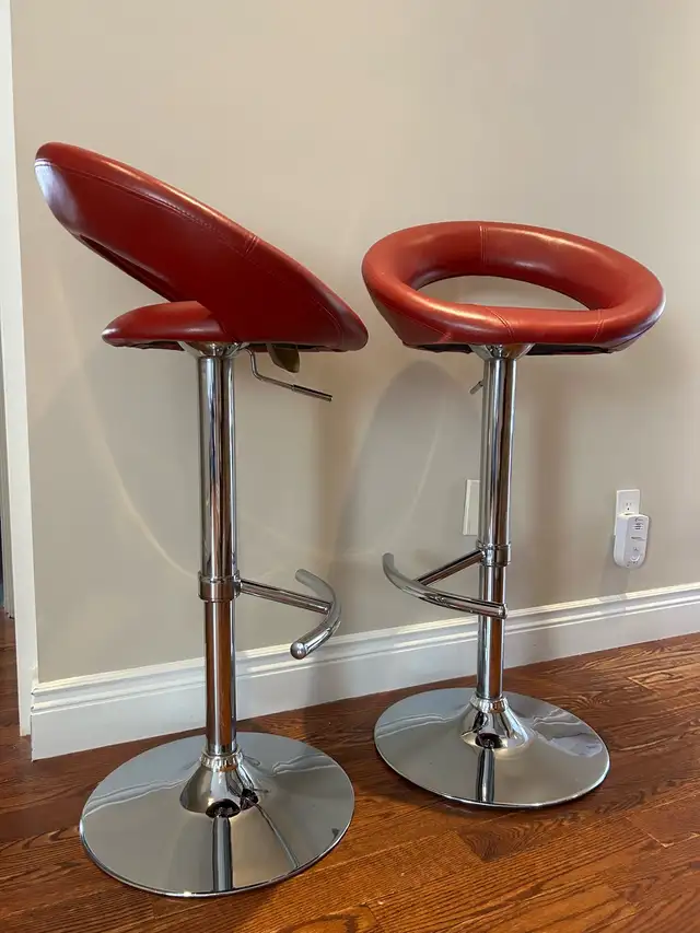 Adjustable Swivel Bar Stools, Set of 2 in Chairs & Recliners in Markham / York Region - Image 4