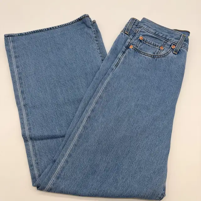 Levi’s Bootcut Jeans W28 L32 – Almost New in Women's - Bottoms in City of Toronto - Image 2