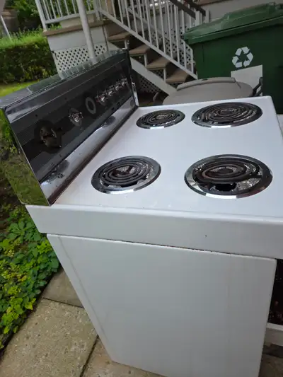 Cuisinière à donner pour pièces ou recyclage, View more