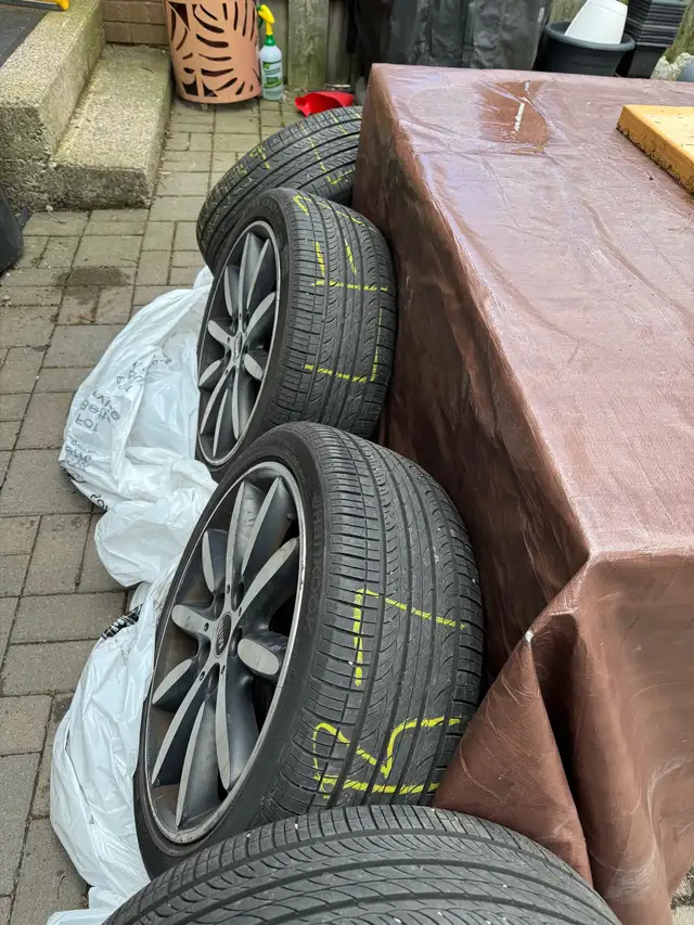 run flat tire with rims for a mini. in Tires & Rims in City of Halifax - Image 4