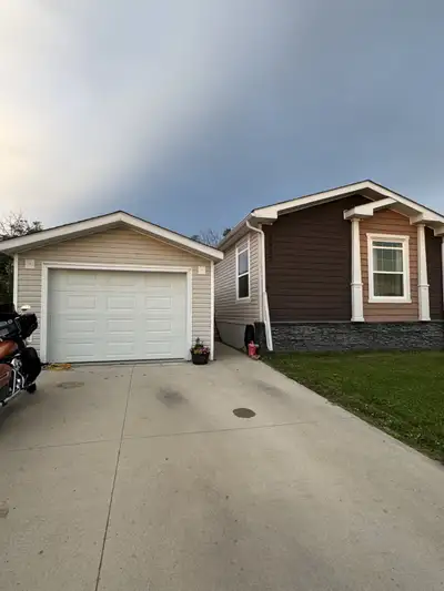 Spacious, modern, and ready for you to call home! This one owner well-maintained 2014 Moduline manuf...
