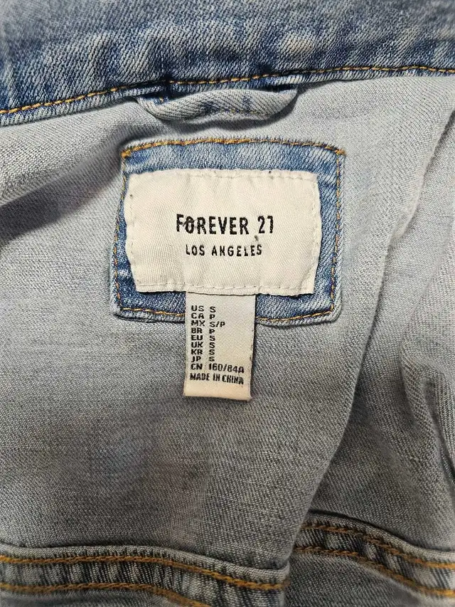 Forever 21 Denim Jacket - Size S in Women's - Tops & Outerwear in Mississauga / Peel Region - Image 4