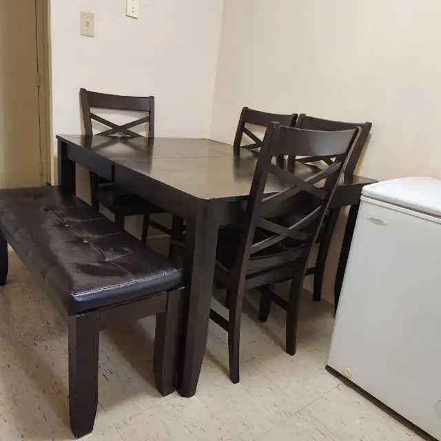 Kitchen Table Set + Bench + 4 Chairs in Dining Tables & Sets in Markham / York Region - Image 2