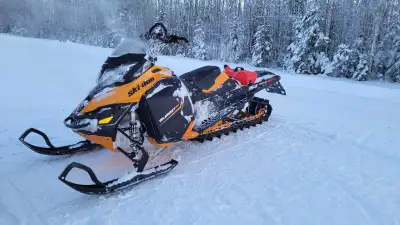 Please contact for more details and pictures 780 285 4508!! It's in very good shape, it has 5600km o...