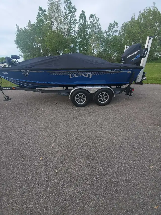 Lund 1875 Pro-V Bass Boat in Powerboats & Motorboats in Oakville / Halton Region - Image 5