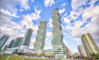2+1 Bedroom Condo for Lease in Mississauga.