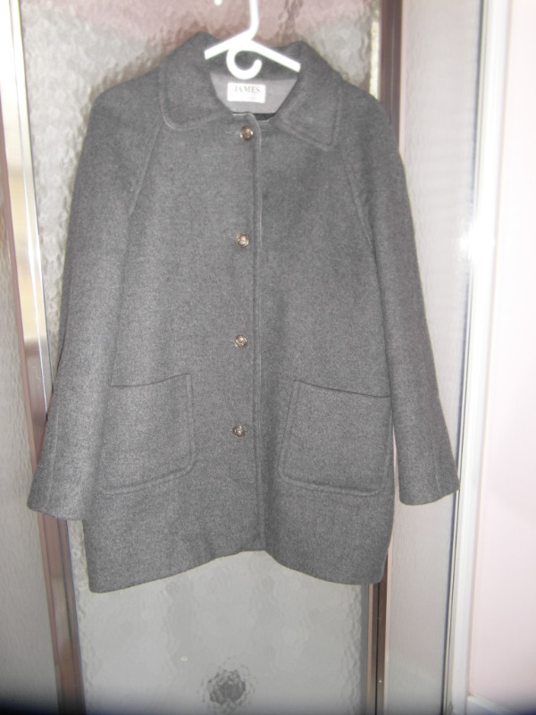 Women wollen coat in Women's - Tops & Outerwear in Stratford - Image 2