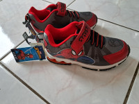 New - Spiderman Lighted Runners  - Size 13