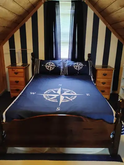 Upstairs bedroom with double bed microwave mini fridge wifi and smart tv,bureaus,desk,fireplace and...