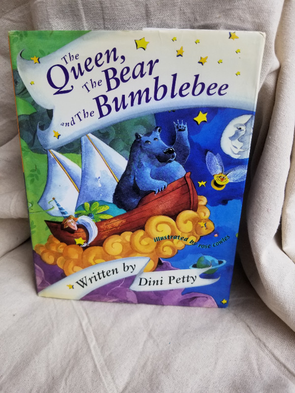 The Queen, The Bear and The Bumblebee by Dini Petty (Hardcover) in Fiction in Oshawa / Durham Region