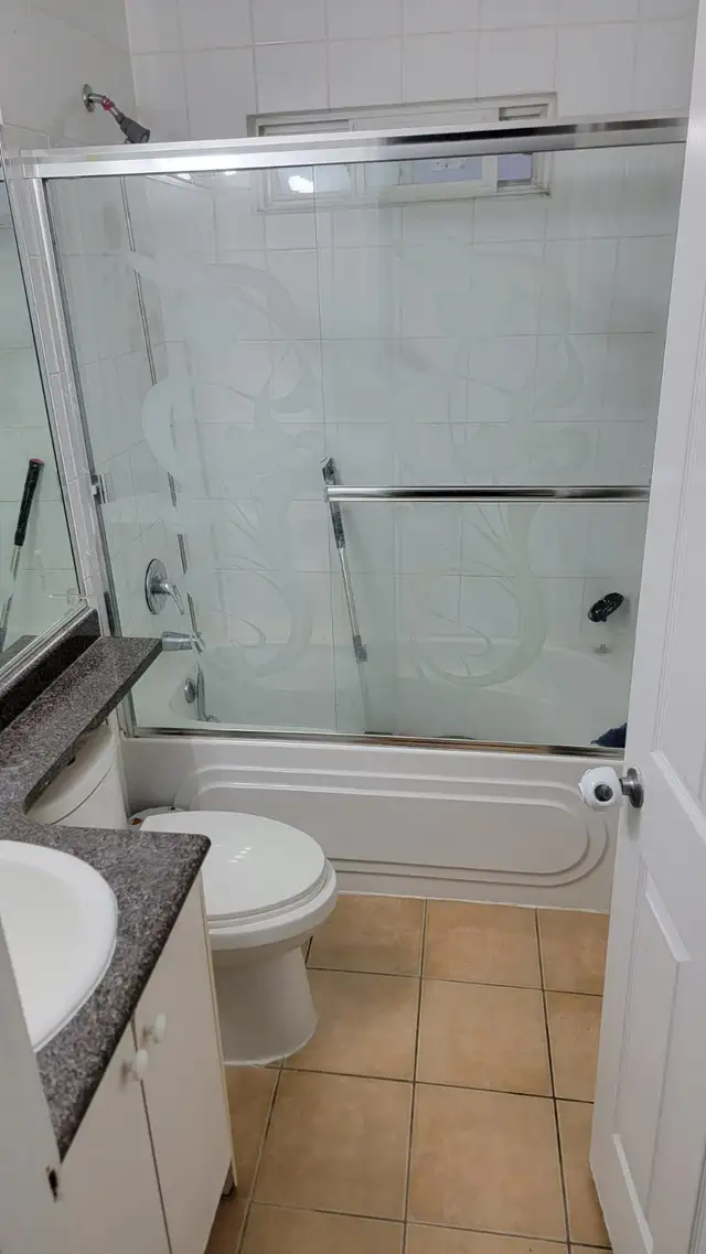 Private Bedroom for Rent – Sunny Ground-Level Suite