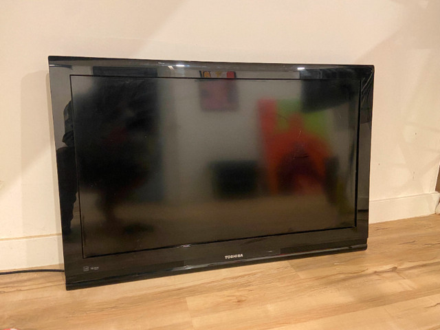 Toshiba 37 inch tv in TVs in Hamilton