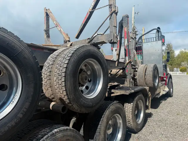 2023 Kenworth T800 with logging trailer in Heavy Trucks in Terrace - Image 3