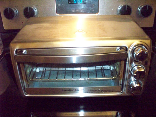 Durabrand  - Toaster Oven in Toasters & Toaster Ovens in Kingston