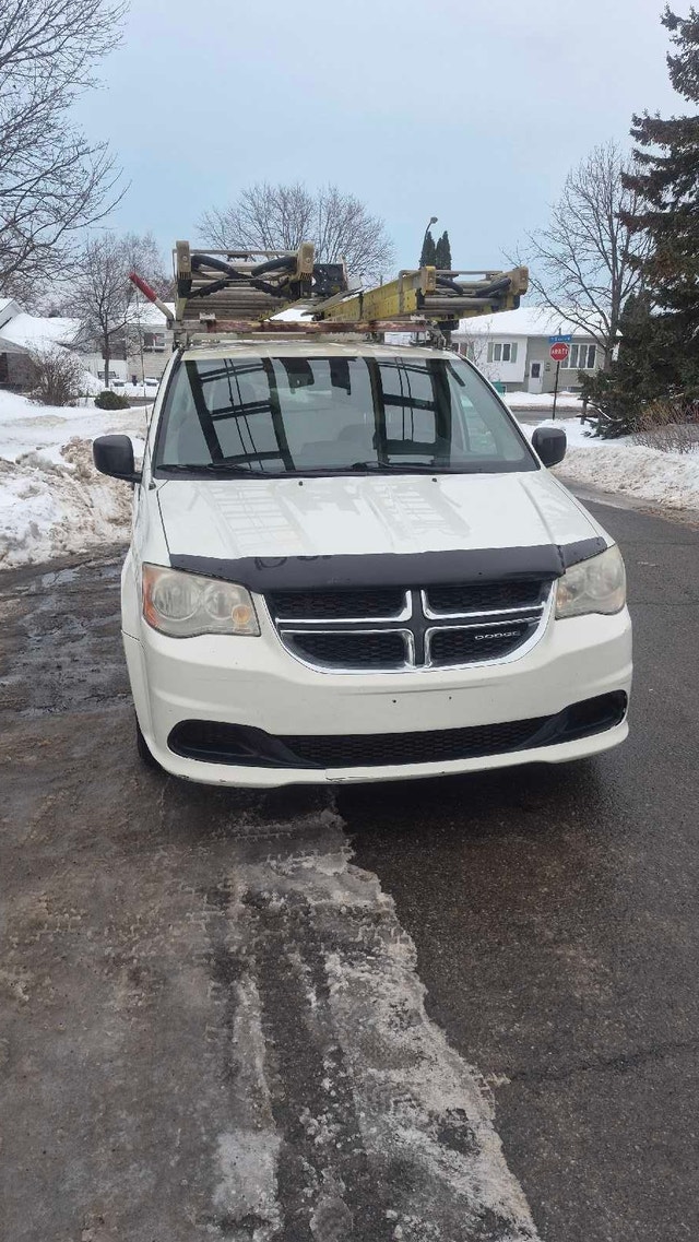 Dodge grand caravan — photo 2