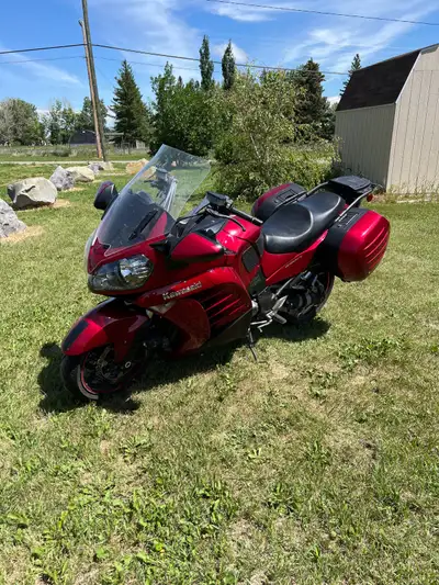 2014 Kawasaki Concours 14 in great shape. Brand new tires, battery, upgraded LED headlights and very...