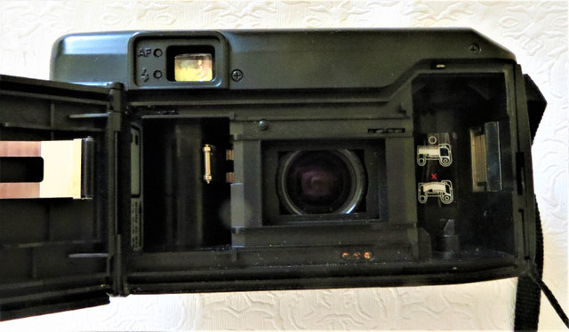 Vintage Samsung AF Zoom 700 Camera in Cameras & Camcorders in Ottawa - Image 3